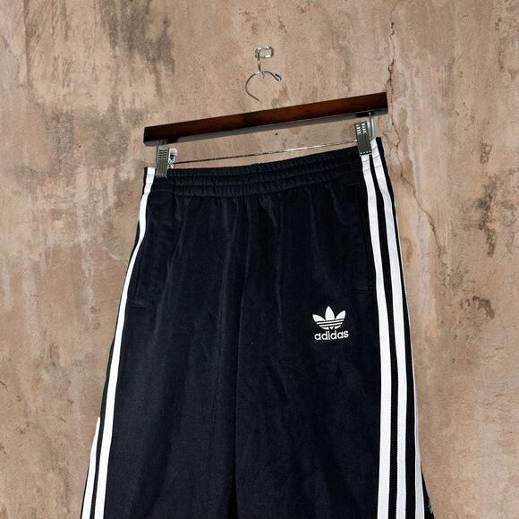 Vintage Y2K Adidas Sweatpants Youth M Relaxed Fit Jet Black Polyester 3 Stripes - Picture 1 of 6